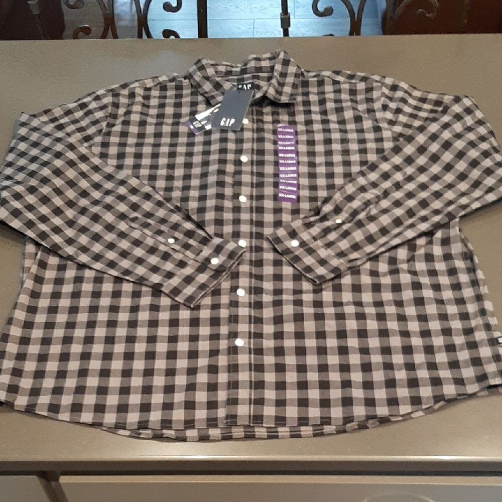 GAP Black and White Casual Button Down Shirt for Everyday Wear
